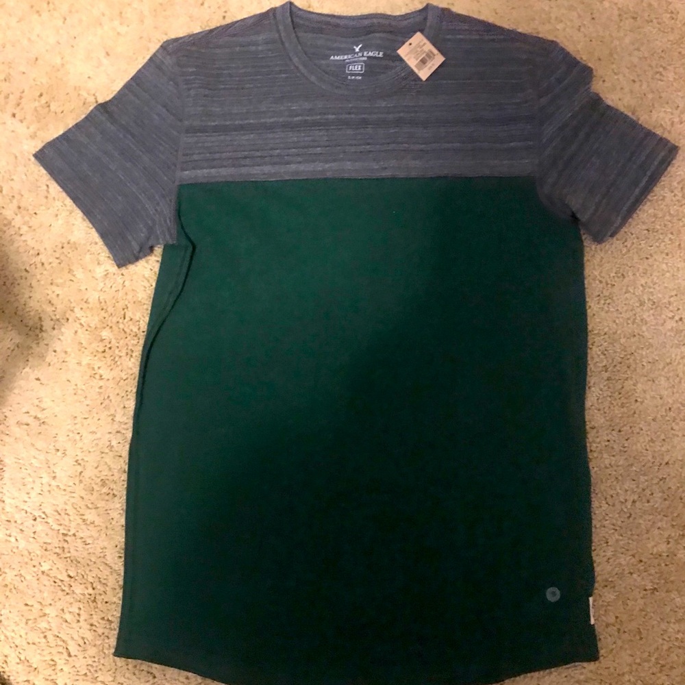 American Eagle tshirt